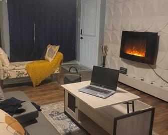 New! The Cozy, Comfy, Quiet & Quaint Spot! - Wilmington - Sala de estar