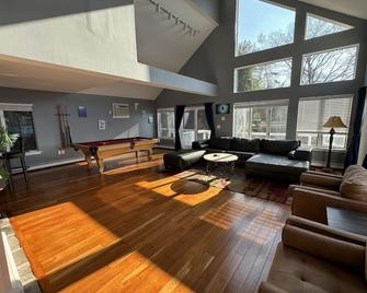 Spectacular home with a amazing ocean - river view - Groton - Living room