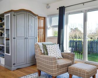 Orchard Chalet - Brechin - Living room