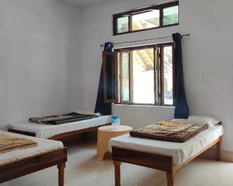 Hotel Pine Resort Netala - 우타르카시 - 침실