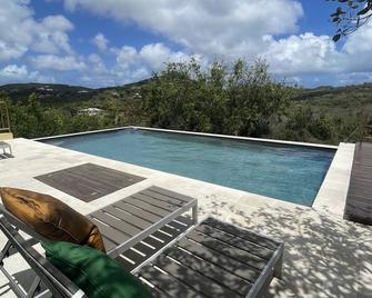 Mediterranean Apartment, 1 Bedroom Suite steps from Nelson's Dockyard! - English Harbour