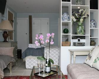 1 bedroom accommodation in Turville, near Henley-on-Thames - Watlington - Living room