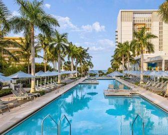 3/3 Crystal Shores Beachfront Resort & Spa,Hot Tub - Marco Island - Pool