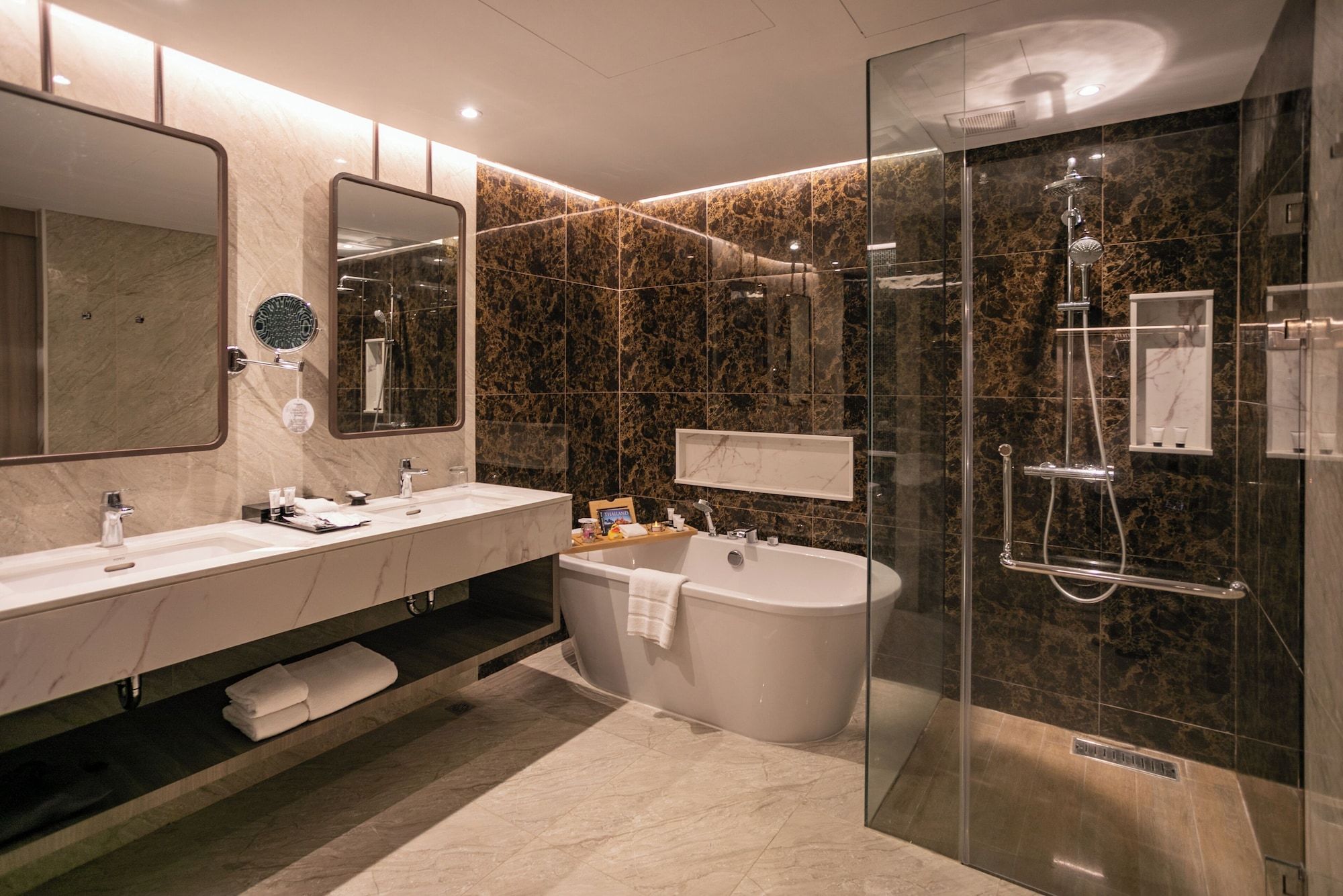 Skyview Resort Phuket Patong Beach (Sha Plus+) - Phuket