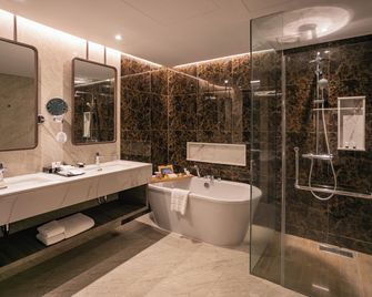 Skyview Resort Phuket Patong Beach (Sha Plus+) - Phuket