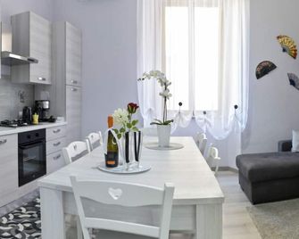 Alloggio Turistico Sea Port - Next to the Cruise Ship Free Shuttle Terminal - Civitavecchia - Dining room