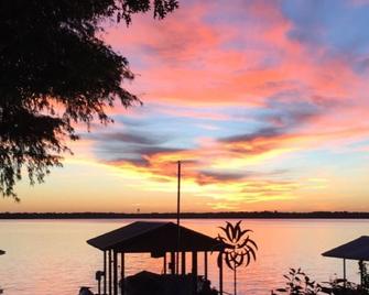 Beautiful views on your own Wide Open Water. brYour 'Lake Home Away From Home'.brbr - Mabank - Beach