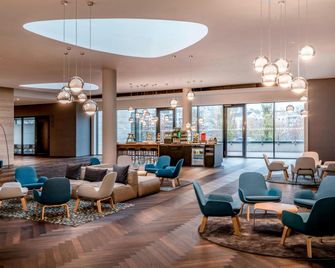Courtyard by Marriott Brno - Brno - Area lounge