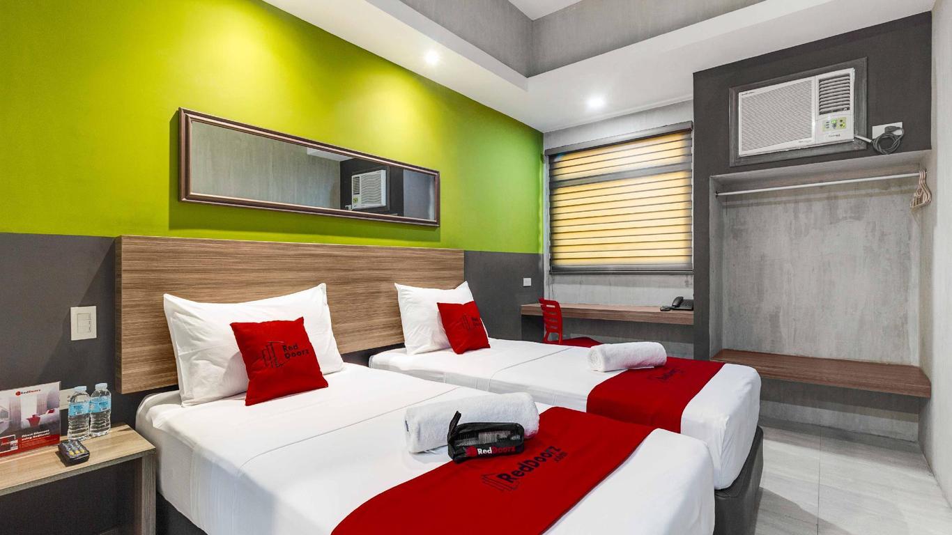 RedDoorz Plus @ Jones Avenue Cebu
