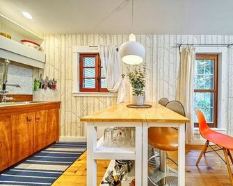 Cozy Winter Loft Near Skiing, Eastern To - Ayer's Cliff - Dining room