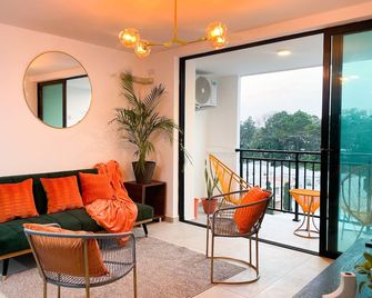 Apartamento Moderno Orange Place + Wifi+ Pool+ Gym - Santa Tecla - Sala de estar
