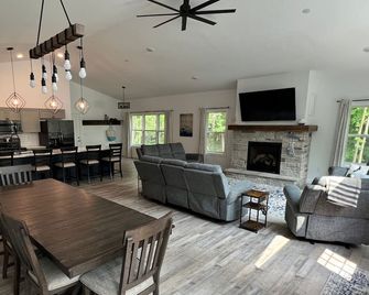 New Construction Lake House w/ Private Beach on Knife Lake w/ Pontoon Rental - Mora - Living room