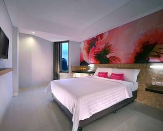 Aston Inn Pantai Losari Makassar - Makassar - Schlafzimmer
