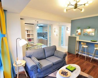 Kingland Service Apartment - Shanghai - Living room