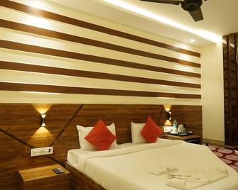 Hotel Vineet - Bhāgalpur - Bedroom
