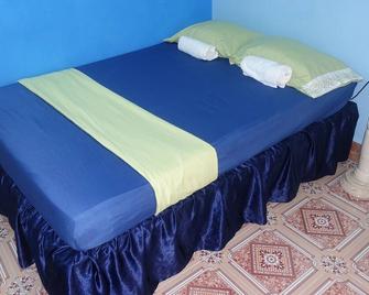 Hostal Cabrera Rivero - Havana - Bedroom