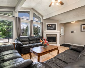 D@home Entire &Family by Glenmore Reservoir/Heritage Park/ Rockview Hospital - Calgary - Salon