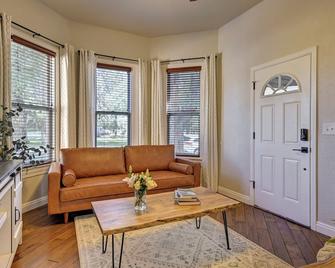 Historic Downtown Trails & Park - Colorado Springs - Salon