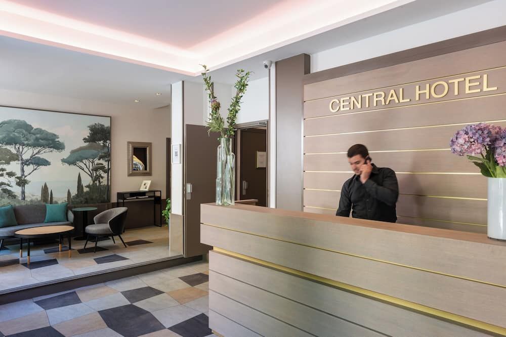 Central Hotel Paris - פריז - דלפק קבלה