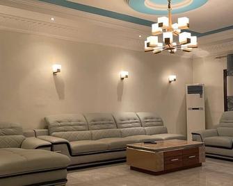Une villa avec piscine et jardin pour votre confort - Bamako - Huiskamer