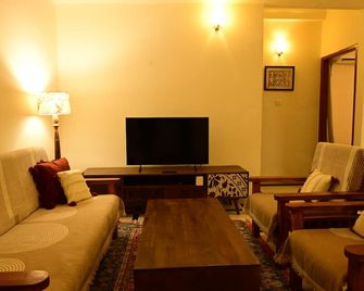 Spacious 3BHK with Lift and Free Parking - Varanasi - Living room