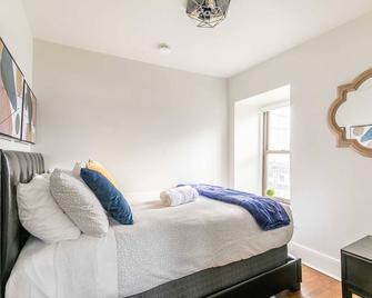 Modern 1br Apartment - James South - Hamilton - Bedroom