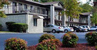 Affordable Corporate Suites - Florist Road - Roanoke - Building