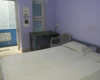 Zama Lodge - Chennai - Bedroom
