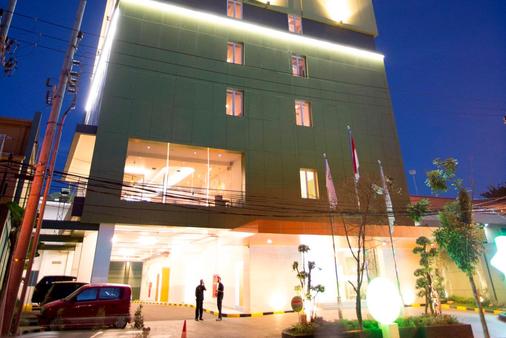 Zest Hotel Jemursari - Σουραμπάγια - Κτίριο