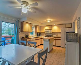 Updated Yarmouth Escape Near Swan Pond + Beaches! - Yarmouth - Cocina