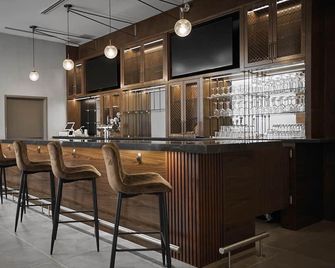 Four Points by Sheraton Oakville - Оквілл - Бар
