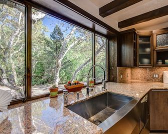 Nature & Luxury Flowing Water+Red Rock Views & Music from OakCreek! - Sedona - Küche