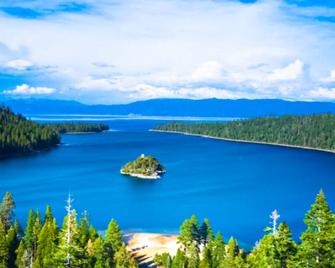 West Shore Retreat - Tahoma