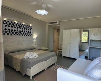 Hotel Cala Dei Pini - Sant’Anna Arresi - Habitación