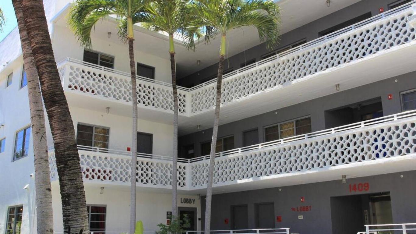 كريتس أت ذا جايذرينغ - للرجال فقط