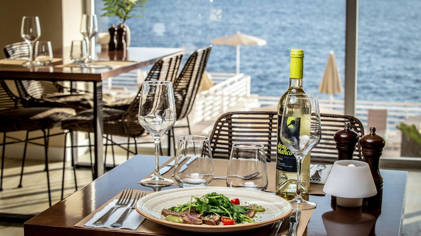 Atlantic Holiday Hotel