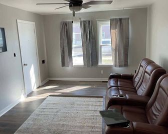 Comfortable Cozy 1 Bed/1 Bath, Awesome Location! - Sidney - Huiskamer