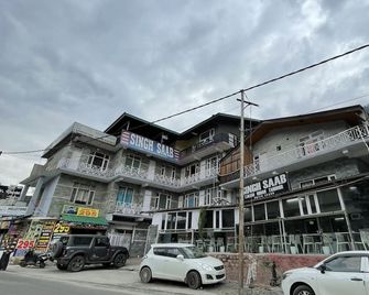 Singh Saab Rooms & Cafe - Manali - Byggnad