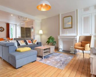 Cozy Apartment In Cherbourg-En-Cotentin - Cherbourg-en-Cotentin - Living room