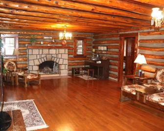 Serenity Log Inn -Log out and Log Inn to Serenity - Imperial - Living room