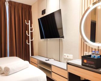 Comfy Studio at Vida View Makassar Apartment By Travelio - Makassar - Zimmerausstattung