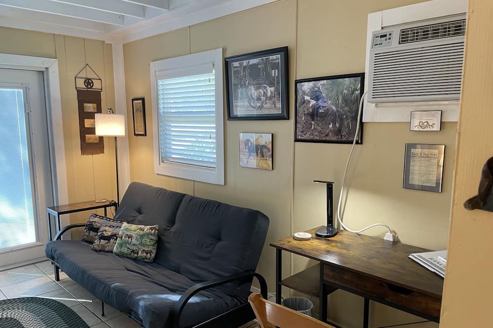 Cozy Cowboy Cottage at Spotted Dance Ranch - Brooksville - Obývací pokoj