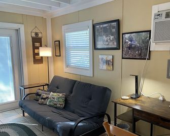 Cozy Cowboy Cottage at Spotted Dance Ranch - Brooksville - Obývací pokoj