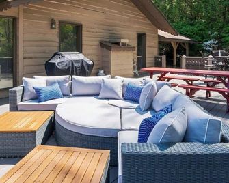 Roost On Ridgepole - Dillard - Terasa