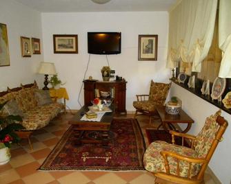 Residence Lago Rotondo - Mezzana - Olohuone