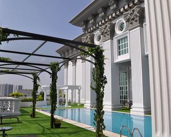 Grand Swiss-Belhotel Melaka (formerly LaCrista Hotel Melaka) - Malacca, Malaezia - Piscină
