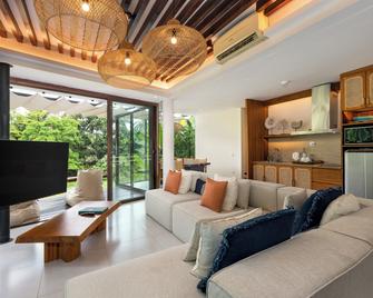 Ubud Green Resort Villas Powered by Archipelago - Gianyar - Living room