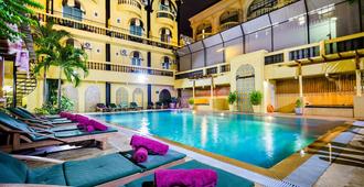 Zing Resort & Spa - Trung tâm Pattaya - Bể bơi