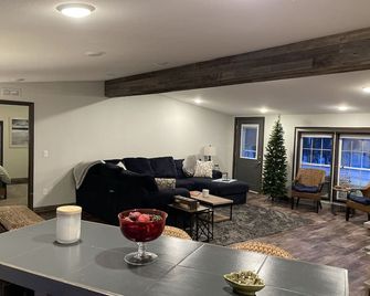 Upscale Nature Retreat, Rec Room, Bar, Close To Chapel, Pic Rocks - Shingleton - Living room