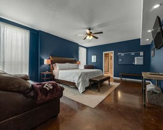 The Best In Game Day Rentals Is Here! - Bryan - Bedroom